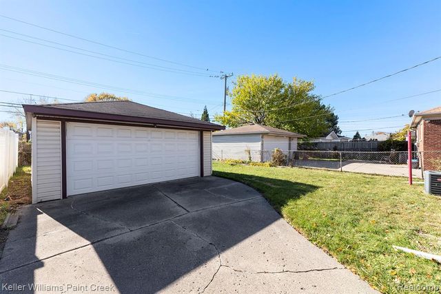 7258 Helen, Center Line, MI 48015