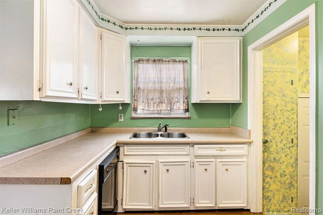 7258 Helen, Center Line, MI 48015