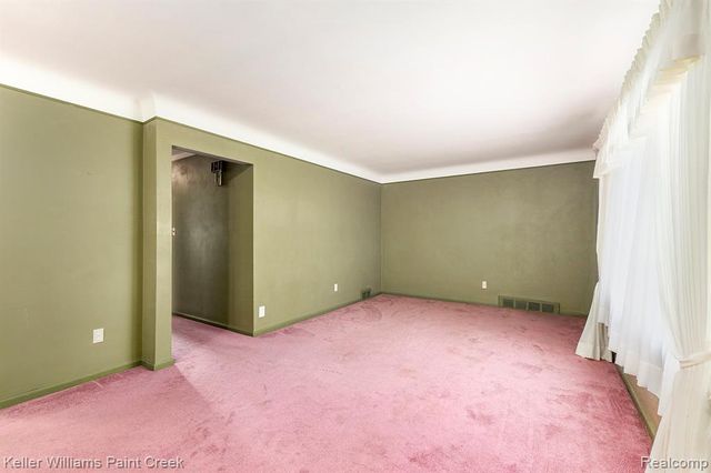 7258 Helen, Center Line, MI 48015