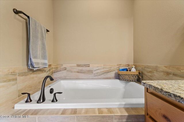 50 Bellflower CT, Blanchard, ID 83804