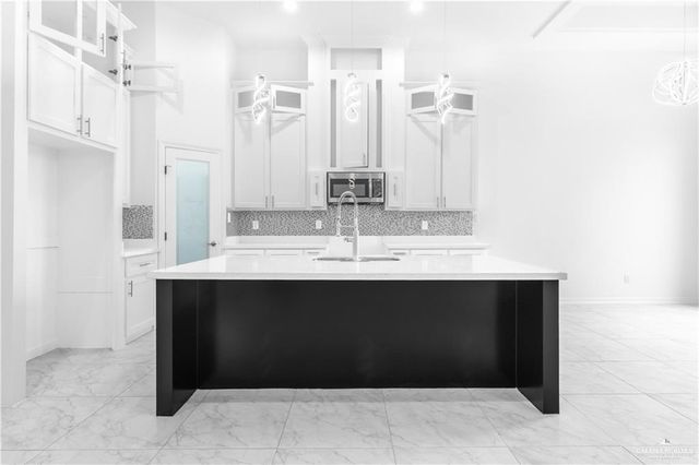 1002 La Laguna Road, Mission, TX 78572