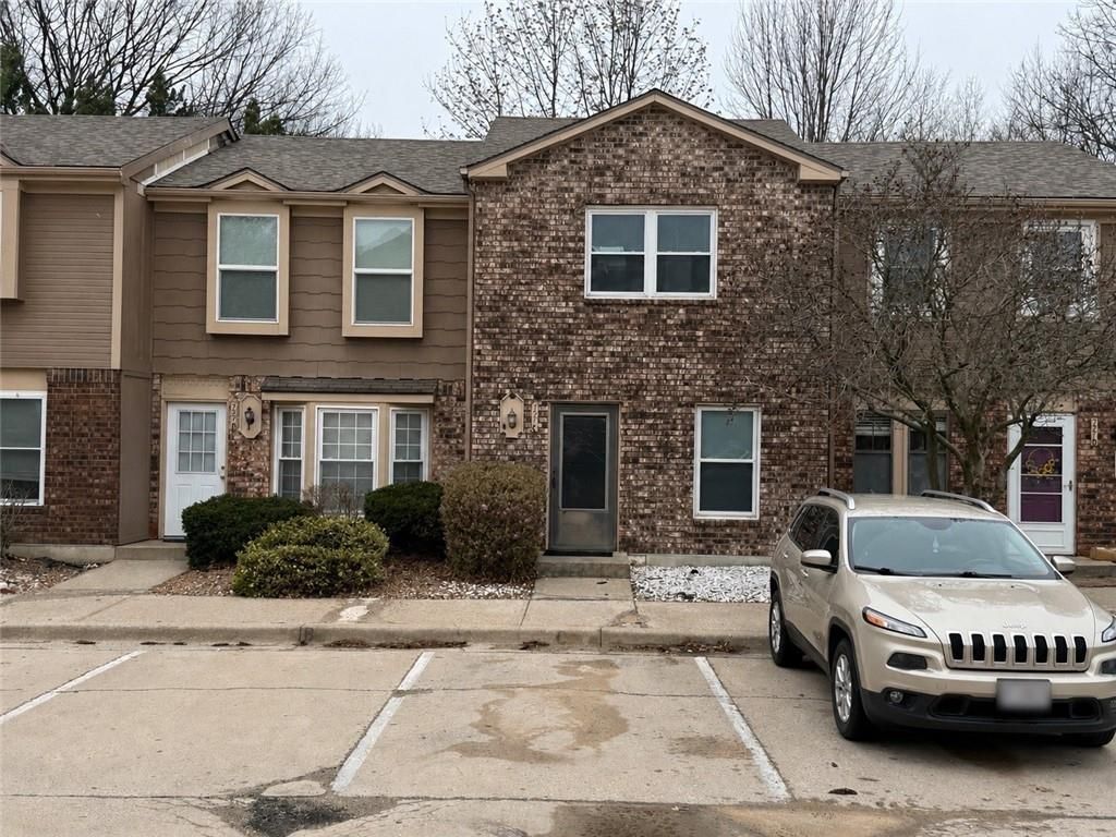 727 SW Liggett Road C, Blue Springs, MO 64015