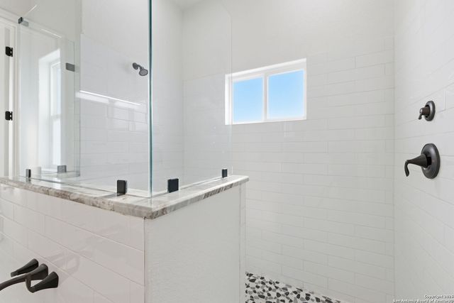 344 Abrego Lake, Floresville, TX 78114