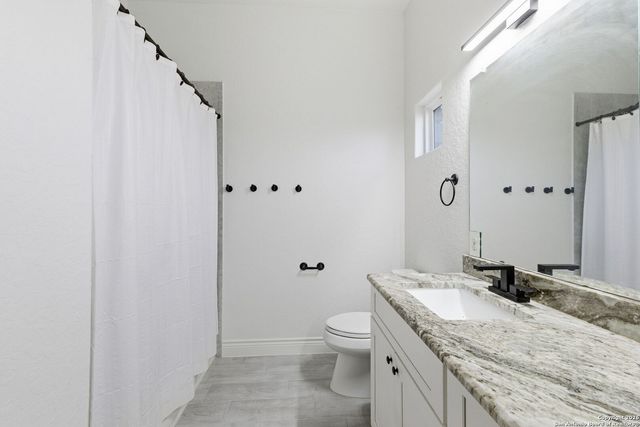 344 Abrego Lake, Floresville, TX 78114