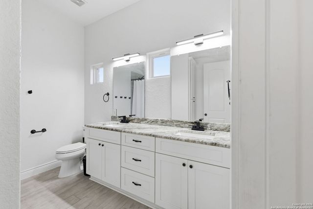 344 Abrego Lake, Floresville, TX 78114