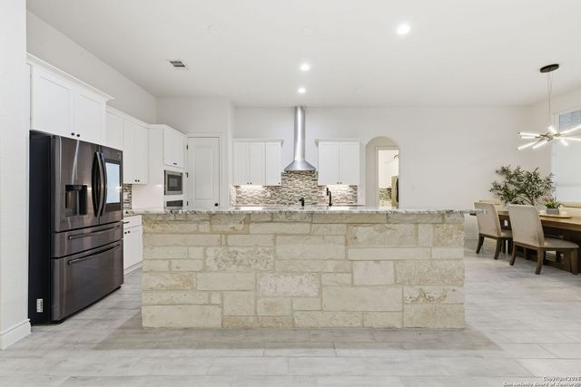 344 Abrego Lake, Floresville, TX 78114