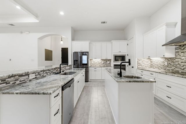 344 Abrego Lake, Floresville, TX 78114