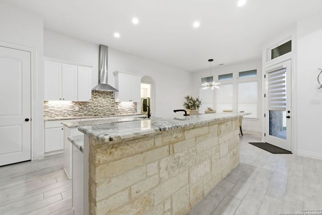 344 Abrego Lake, Floresville, TX 78114