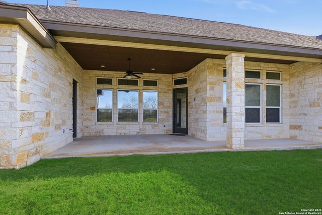 344 Abrego Lake, Floresville, TX 78114