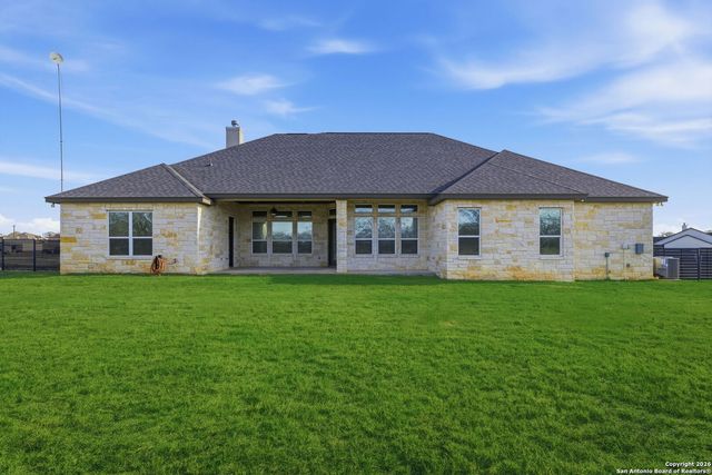 344 Abrego Lake, Floresville, TX 78114