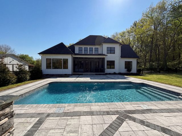 4450 Savage Pointe Dr, Franklin, TN 37064