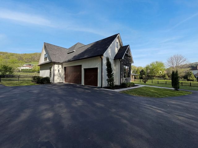 4450 Savage Pointe Dr, Franklin, TN 37064