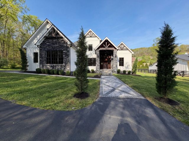 4450 Savage Pointe Dr, Franklin, TN 37064