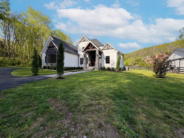 4450 Savage Pointe Dr, Franklin, TN 37064