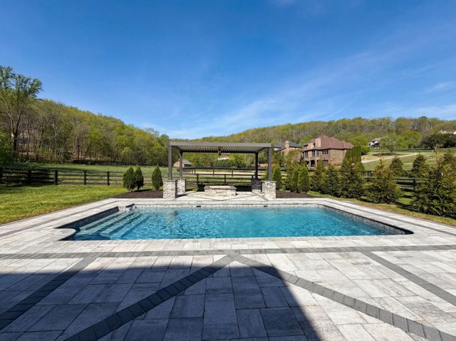 4450 Savage Pointe Dr, Franklin, TN 37064