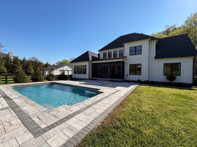 4450 Savage Pointe Dr, Franklin, TN 37064