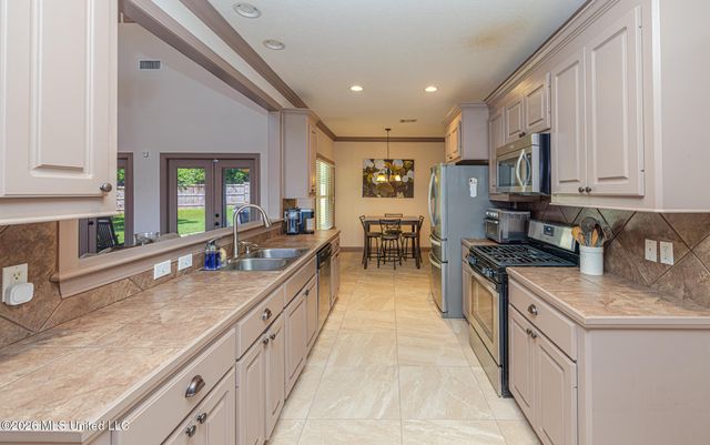 112 Porter Ridge, Canton, MS 39046