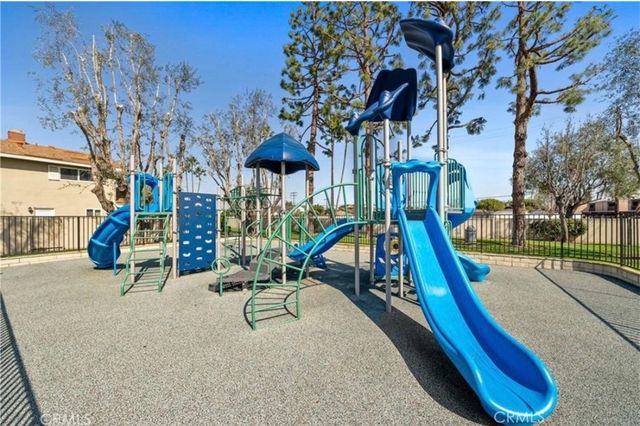 9867 Continental, Huntington Beach, CA 92646