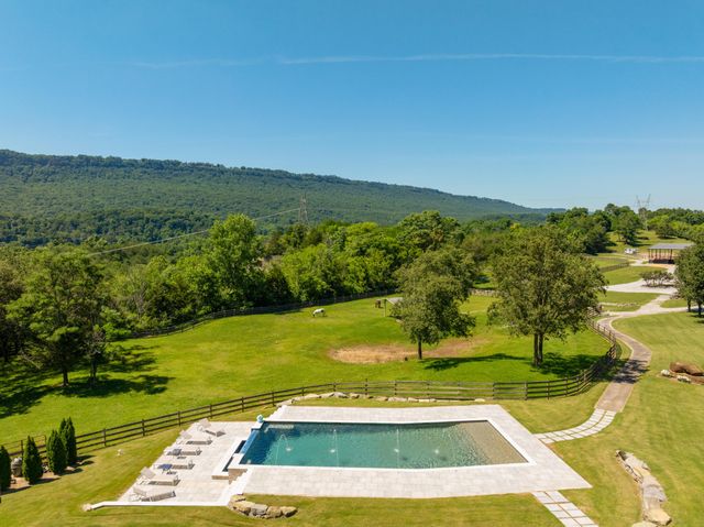 527 Reads Lake Road, Chattanooga, TN 37415