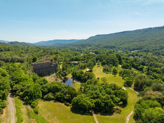527 Reads Lake Road, Chattanooga, TN 37415