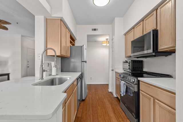 700 Daniel Ellis Drive 9203, Charleston, SC 29412