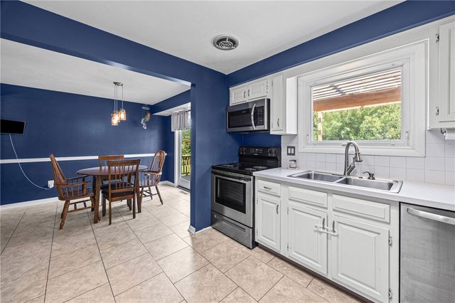 22 Pinebriar Drive, Greece, NY 14616