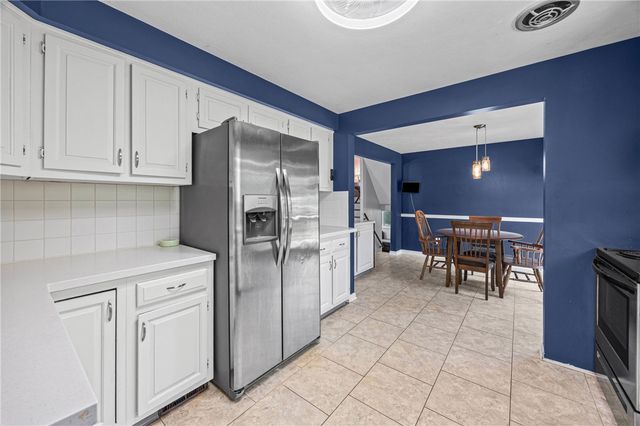 22 Pinebriar Drive, Greece, NY 14616