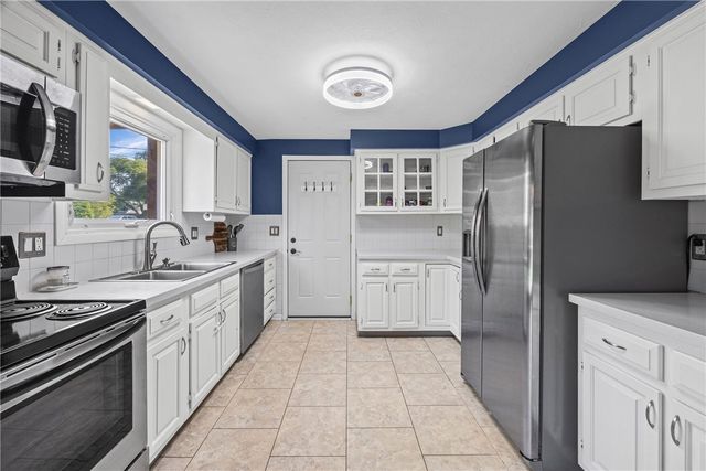 22 Pinebriar Drive, Greece, NY 14616