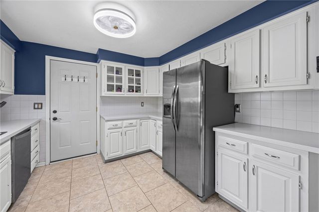 22 Pinebriar Drive, Greece, NY 14616