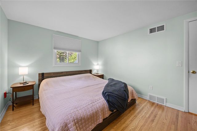 22 Pinebriar Drive, Greece, NY 14616