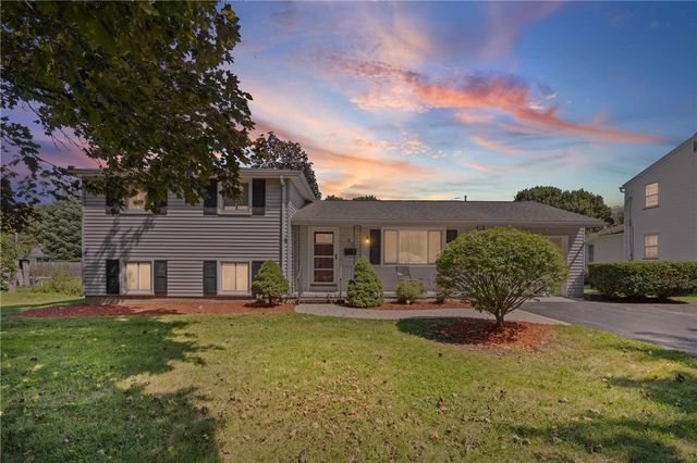 22 Pinebriar Drive, Greece, NY 14616