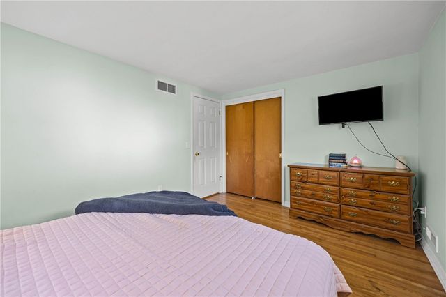 22 Pinebriar Drive, Greece, NY 14616