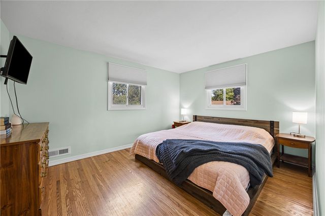 22 Pinebriar Drive, Greece, NY 14616