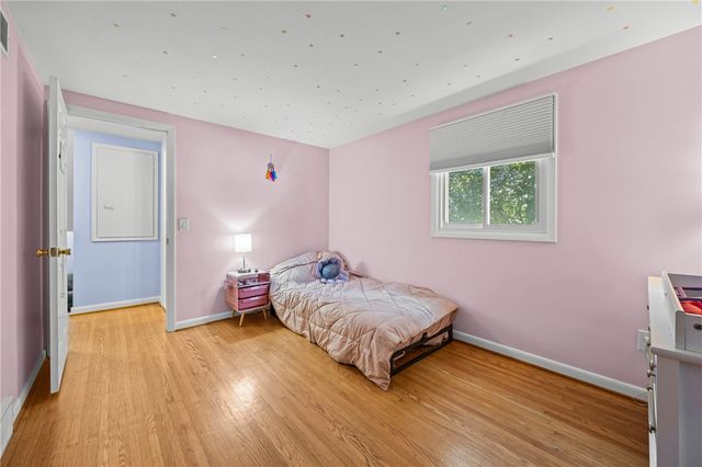 22 Pinebriar Drive, Greece, NY 14616