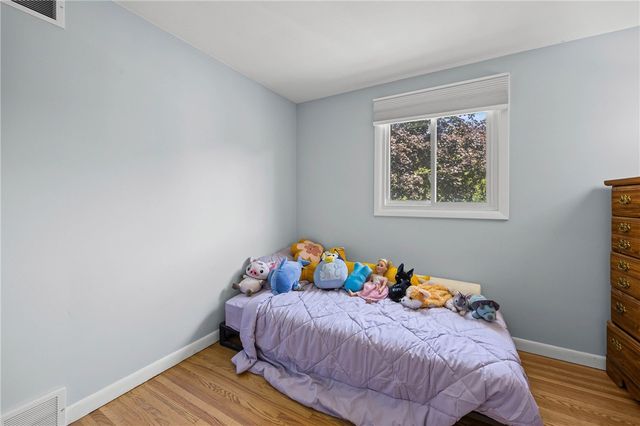 22 Pinebriar Drive, Greece, NY 14616