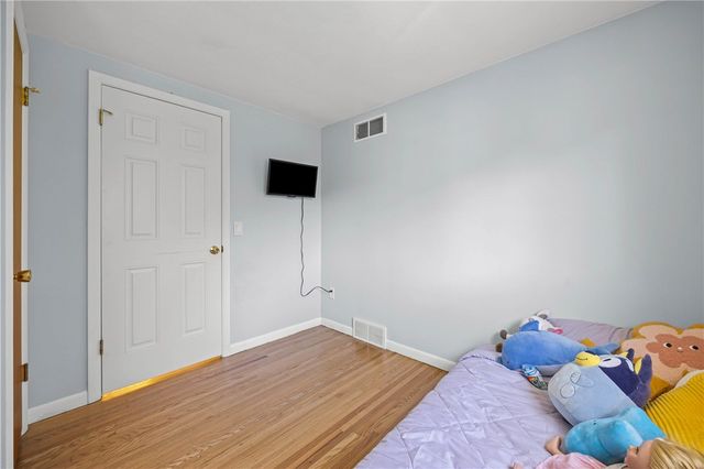 22 Pinebriar Drive, Greece, NY 14616