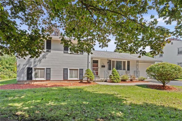 22 Pinebriar Drive, Greece, NY 14616