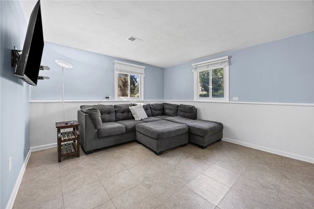 22 Pinebriar Drive, Greece, NY 14616