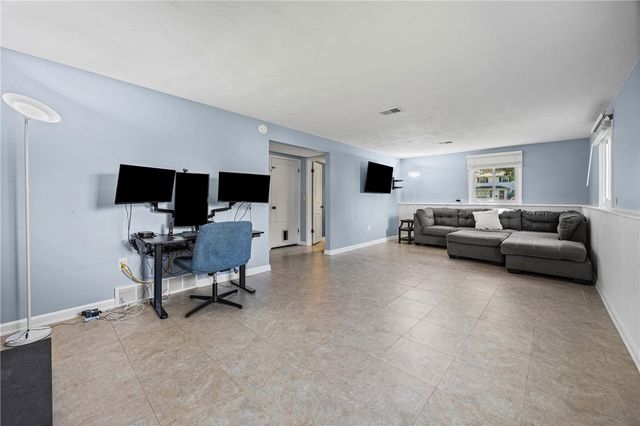 22 Pinebriar Drive, Greece, NY 14616