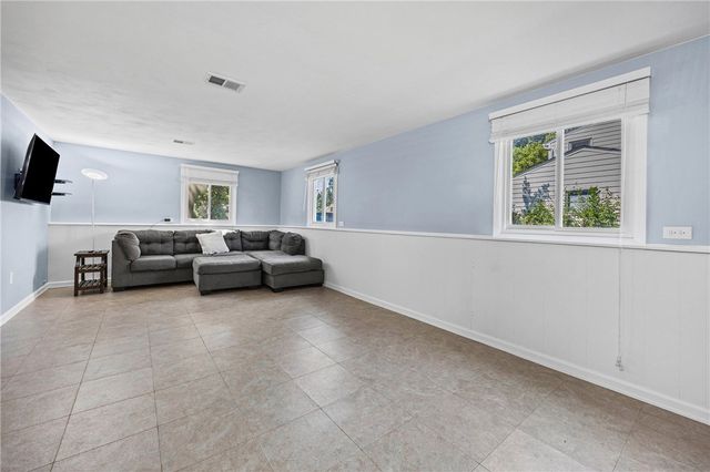 22 Pinebriar Drive, Greece, NY 14616