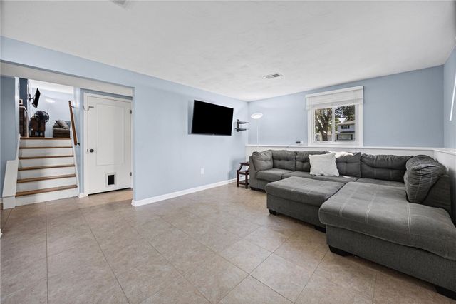 22 Pinebriar Drive, Greece, NY 14616