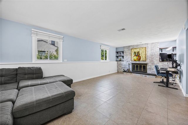 22 Pinebriar Drive, Greece, NY 14616
