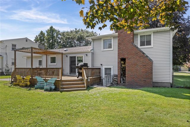 22 Pinebriar Drive, Greece, NY 14616