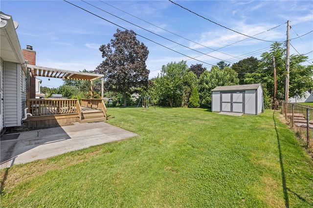 22 Pinebriar Drive, Greece, NY 14616