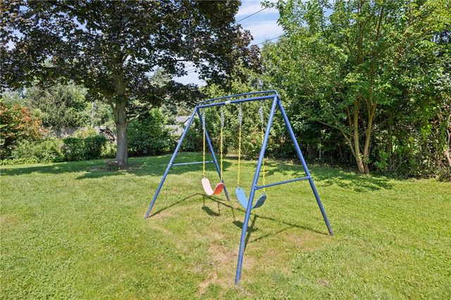 22 Pinebriar Drive, Greece, NY 14616