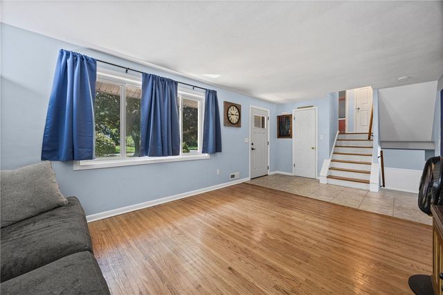 22 Pinebriar Drive, Greece, NY 14616