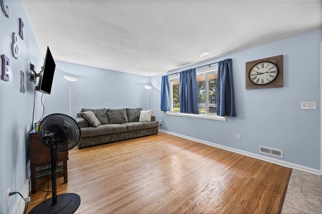 22 Pinebriar Drive, Greece, NY 14616