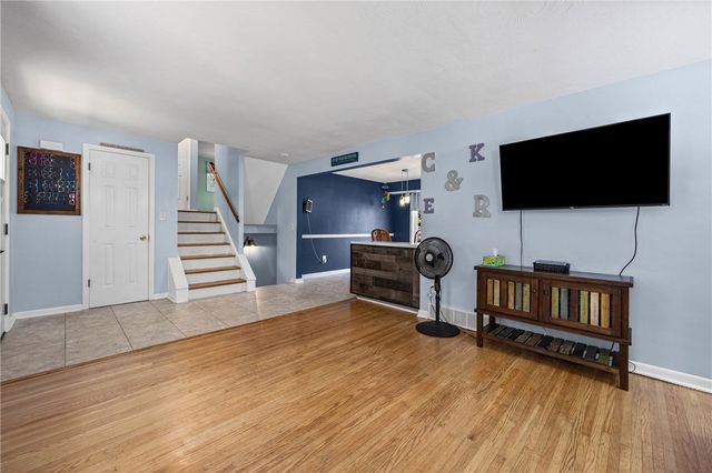 22 Pinebriar Drive, Greece, NY 14616