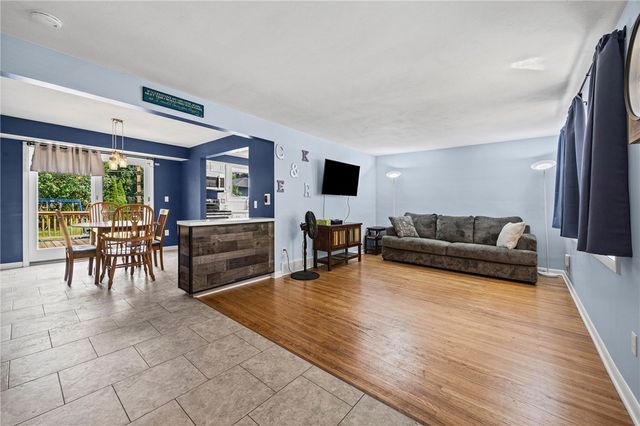 22 Pinebriar Drive, Greece, NY 14616