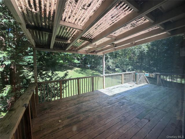 17 Franklin Drive, Mahopac, NY 10541